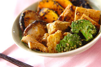 焼き野菜と油揚げのゴマ酢和え