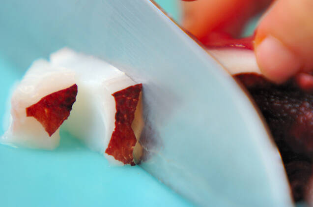 タコのグリーンソースの作り方の手順1