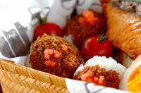 鶏そぼろにぎり