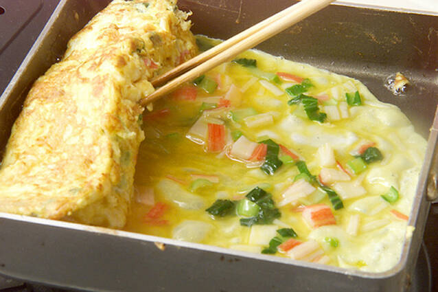 カニカマ入りだし巻き卵の作り方の手順4