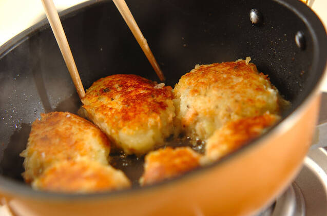 鮭とジャガイモの洋風おやきの作り方の手順3