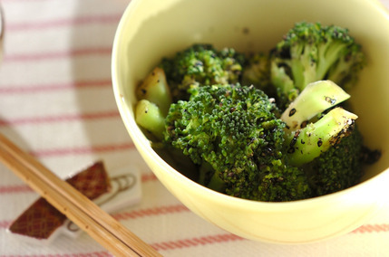 ブロッコリーのゴマ汚し