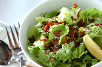 カリカリベーコンとレタスのサラダ