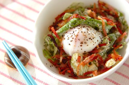 ソラ豆と温泉卵のサラダ