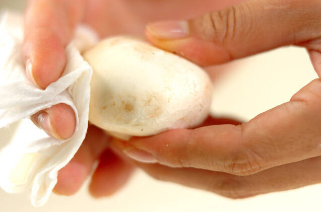 キノコの白ワイン蒸しの作り方の手順2