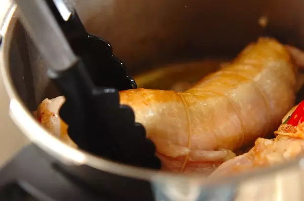 圧力鍋で簡単☆ロールチキンのトマト煮の作り方2