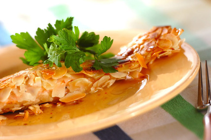 サーモンのアーモンド焼き