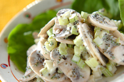 マッシュルームとセロリのプチプチ和え
