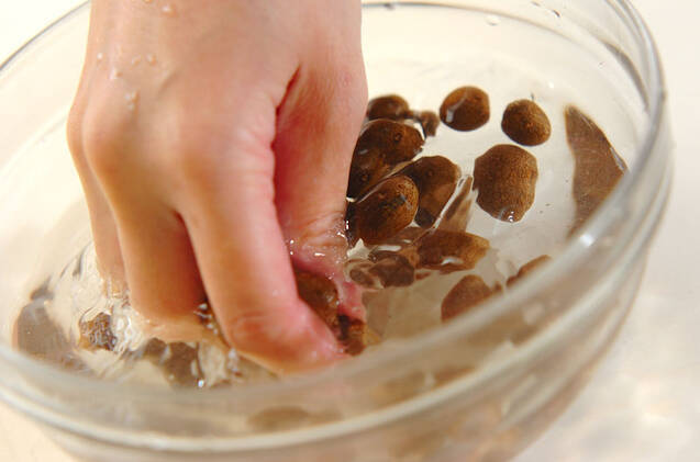 むかごの炊き込みご飯の作り方の手順2