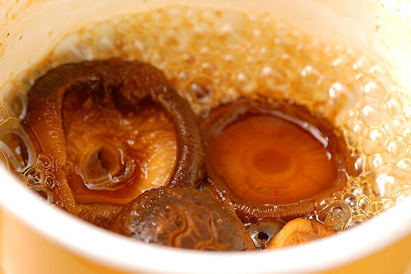 干しシイタケの煮物の作り方の手順2