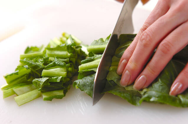 小松菜のみそ汁の作り方の手順1