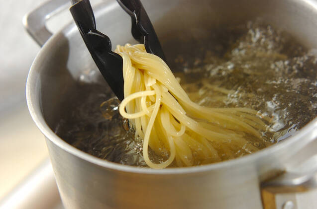 エノキとバジルのペペロンチーノの作り方の手順4