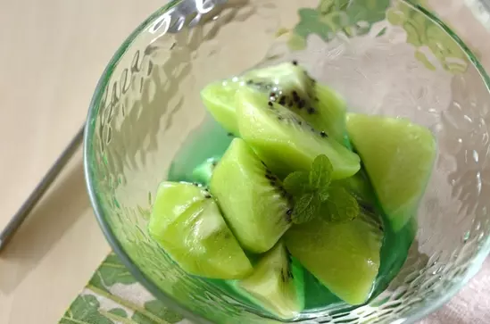 ミント風味のキウイ レシピ 作り方 E レシピ 料理のプロが作る簡単レシピ ミント風味のキウイ レシピ 作り方 E レシピ 料理のプロが作る簡単レシピ