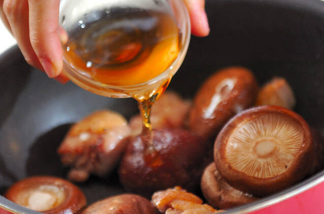 鶏肉とシイタケの煮物の作り方の手順2