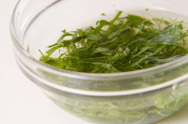 イカ納豆のキムチ和えの作り方の手順1