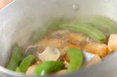 サワラとスナップエンドウのピリ辛煮の作り方2