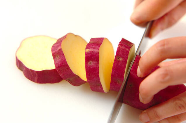 サツマイモのそぼろカレー煮の作り方の手順1