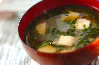 春菊と豆腐の田舎みそ汁