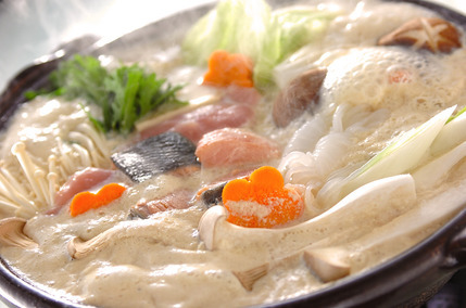 クリーミーで温まる！みそ仕立ての豆乳鍋