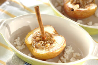 シナモン風味の焼きリンゴ