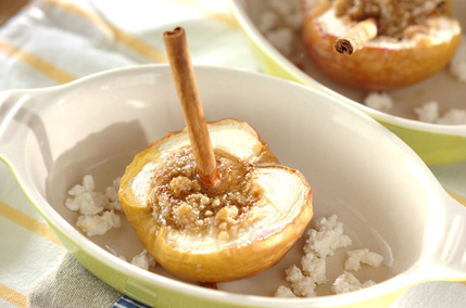 シナモン風味の焼きリンゴ