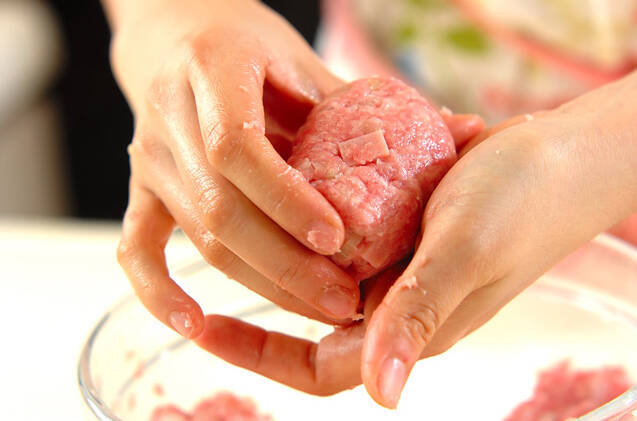 簡単基本ロールキャベツ レンジで煮込んでプロの味 by杉本 亜希子さんの作り方の手順2