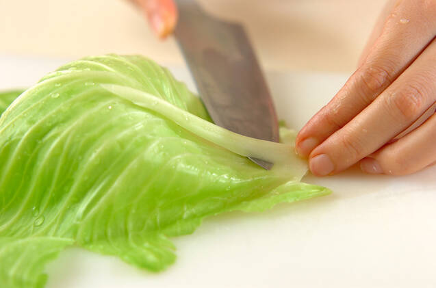 簡単基本ロールキャベツ レンジで煮込んでプロの味 by杉本 亜希子さんの作り方の手順1