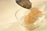水きりヨーグルトの梨ソースがけの作り方1