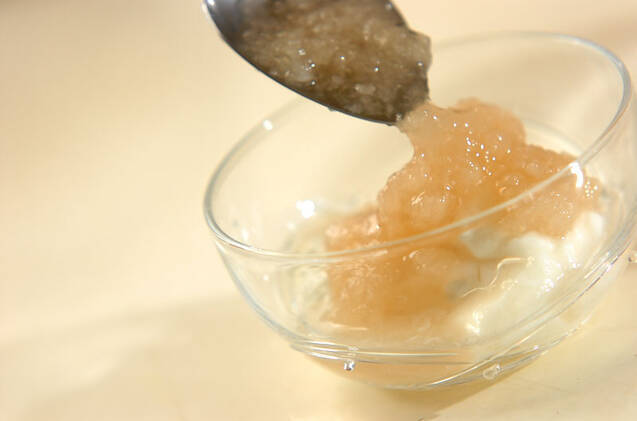 水きりヨーグルトの梨ソースがけの作り方の手順3