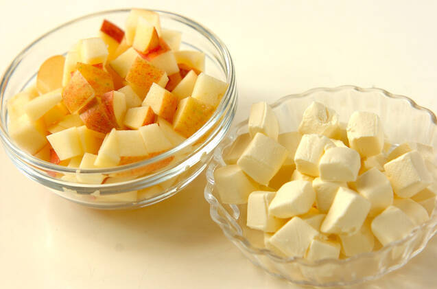 リンゴの赤ワイン煮とチーズの蒸しパンの作り方の手順1