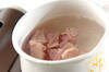 鶏と梅の春雨スープの作り方の手順1