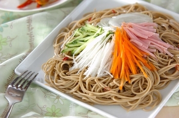 エスニック風サラダそば