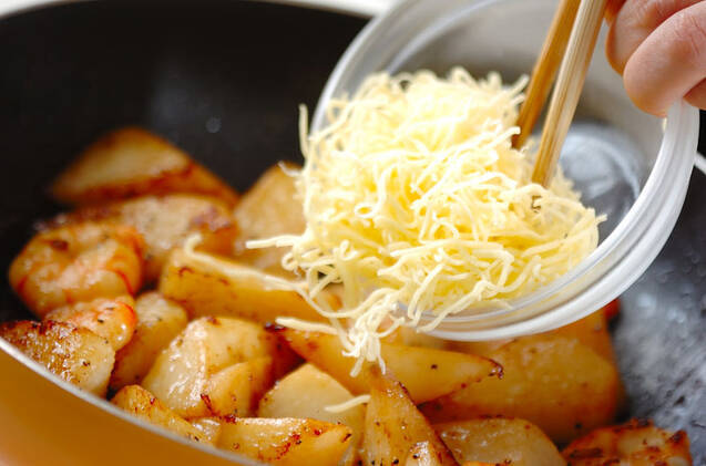 長芋とエビのチーズ炒めの作り方の手順5