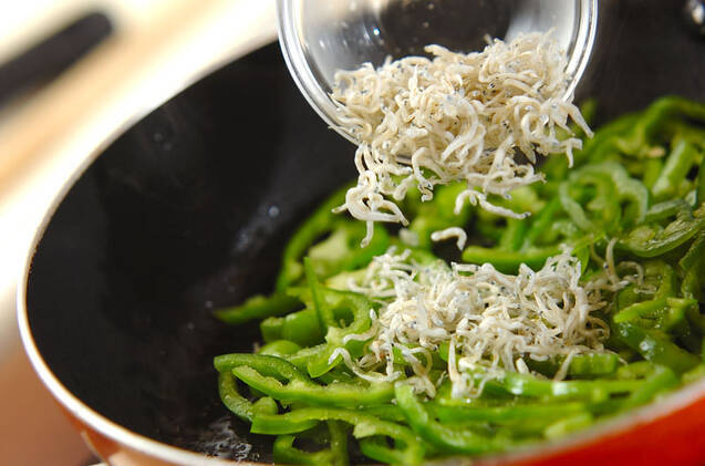 ピーマンとジャコのゴマ油炒めの作り方の手順2