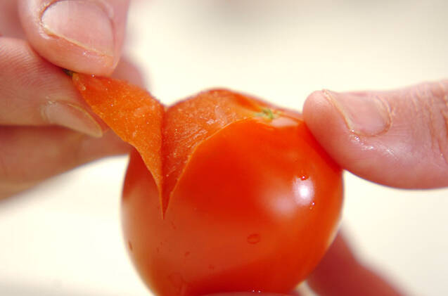 トマトともずくの和風サラダの作り方の手順1