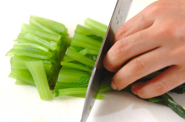 小松菜のピーナッツ和えの作り方の手順1