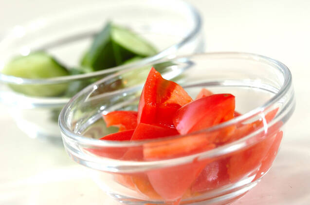 キュウリとトマトのサラダの作り方の手順1