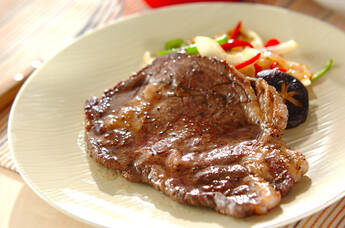 野菜添えステーキ