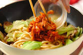 クセになるおいしさ！ピリ辛豚キムチ焼きうどんの作り方3