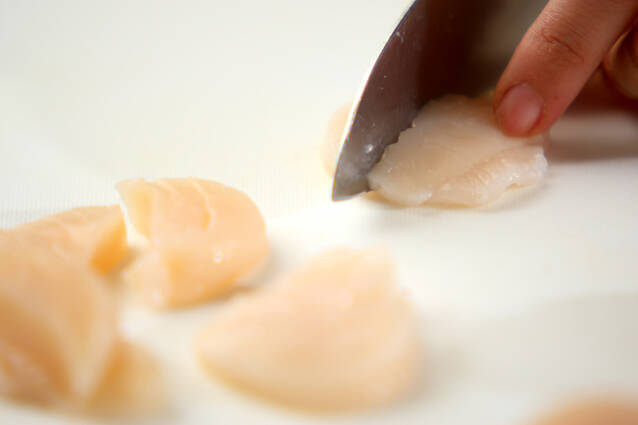 旨味たっぷり！ホタテのかに玉風の作り方の手順1