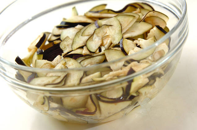 ナスのマスタードドレッシングサラダの作り方の手順1