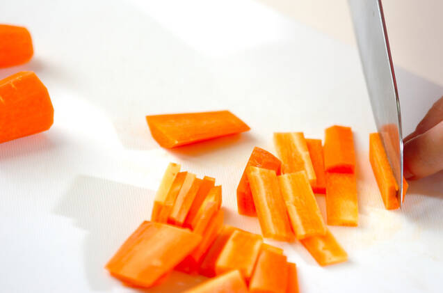 ニンジンのゴマ炒めの作り方の手順1