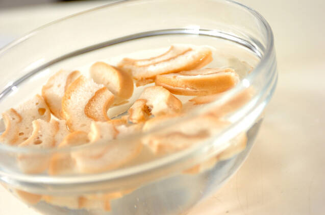 天かすでコク＋車麩の卵とじの作り方の手順1