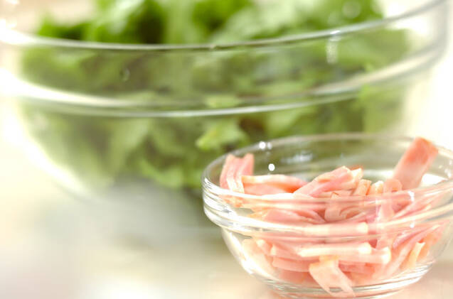 モリモリ食べられる！春菊のガーリック炒めの作り方の手順1