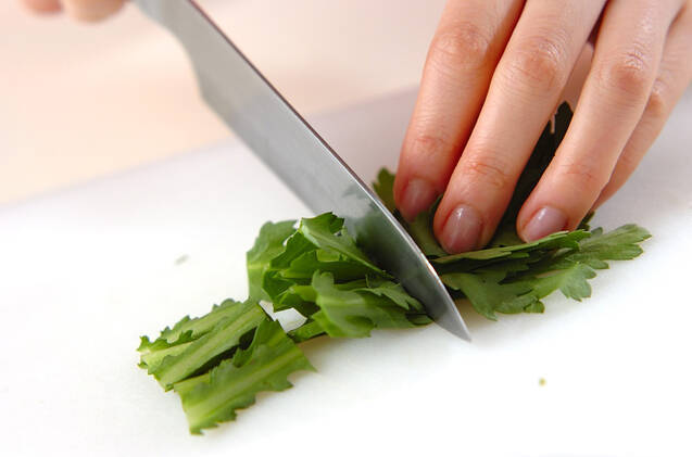 菊菜の塩昆布和えの作り方の手順1