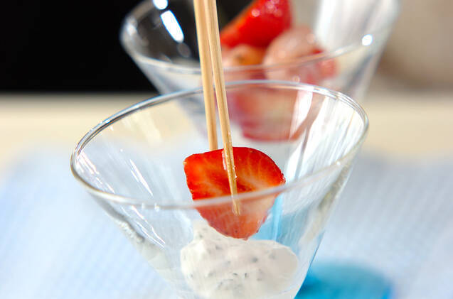 イチゴと甘エビのサラダの作り方の手順4