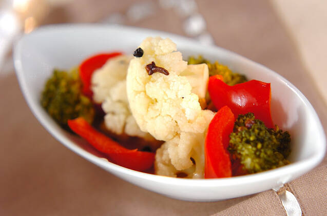 簡単デリ風♪ 食卓を彩るパプリカのサラダ系料理レシピの画像