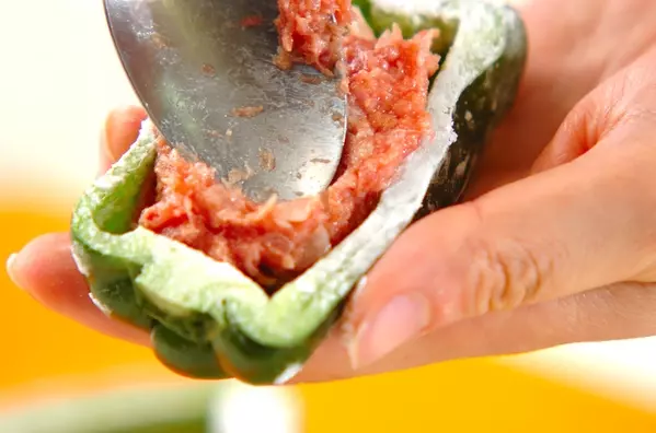 基本のピーマンの肉詰め ピーマンふんわりの作り方1