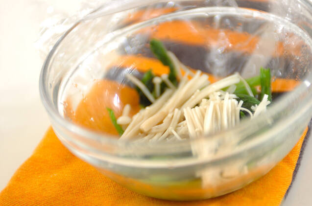 ホウレン草とエノキ和え物の作り方の手順2