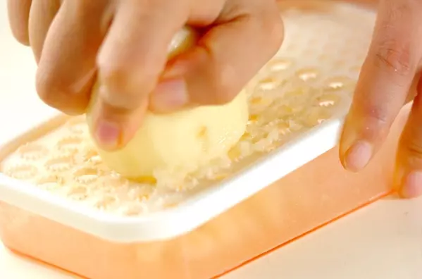 野菜たっぷり！ジャガイモ入りもちもちチヂミの下準備1